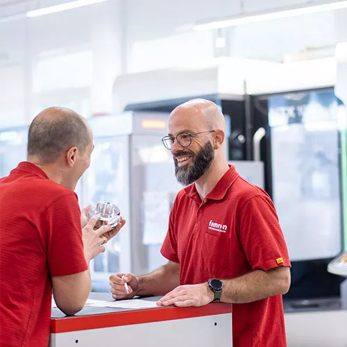 femron_fertigung_mitarbeiter.jpg femron_fertigung_mitarbeiter.jpg